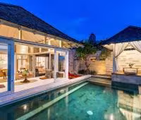 Villa The Chands One, Wohnzimmer bei Nacht